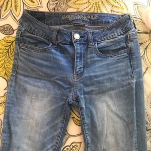 American Eagle Light-Wash Size 4 Jegging 💙🛒